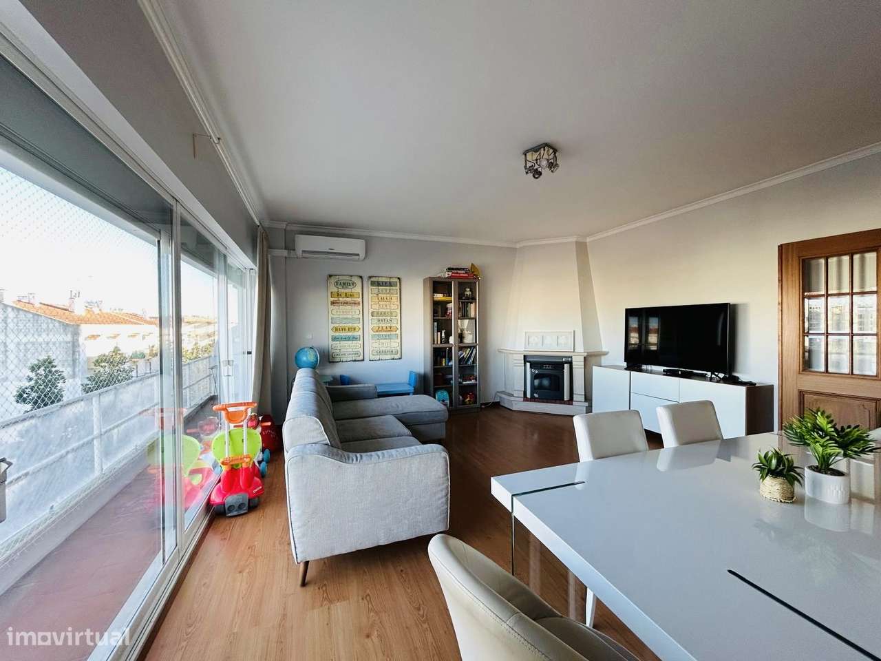 Excelente T3  com áreas generosas  suite e varandas - Montijo-0