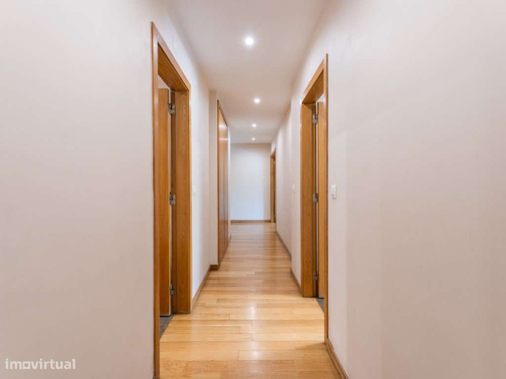 T3 com garagem e varanda com 23m2 - Colinas do Cruzeiro, Odivelas-9