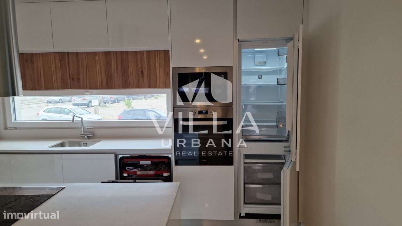 Moradia T3+1 no Centro da Charneca da Caparica-10