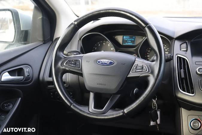 Ford Focus - 12