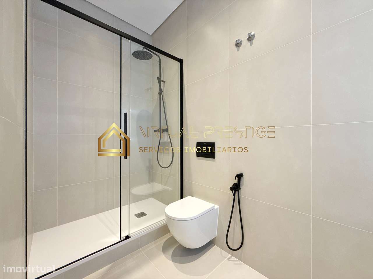 T3 Renovado com 2 Suites e Elevador na Almirante Reis-20