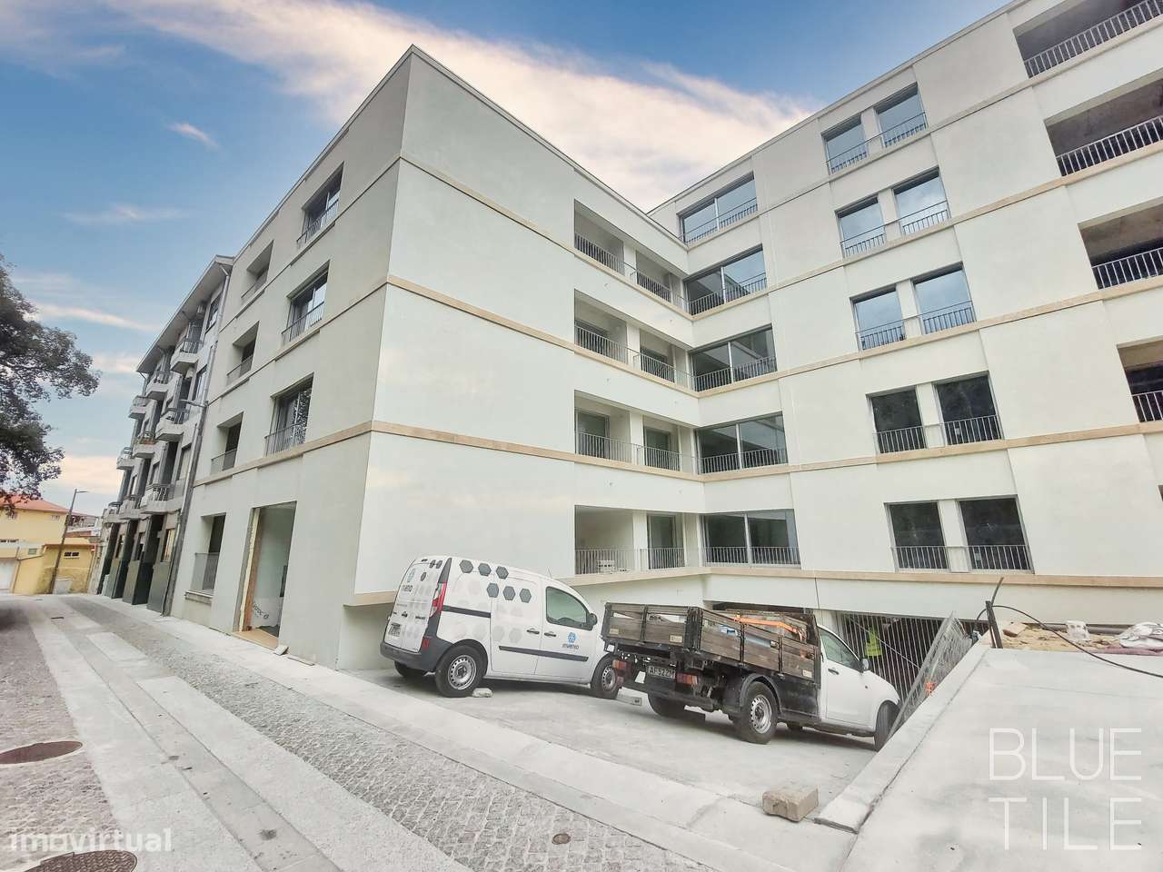 Apartamento T1 - voltado para o parque do Covelo, com lugar de garagem-0