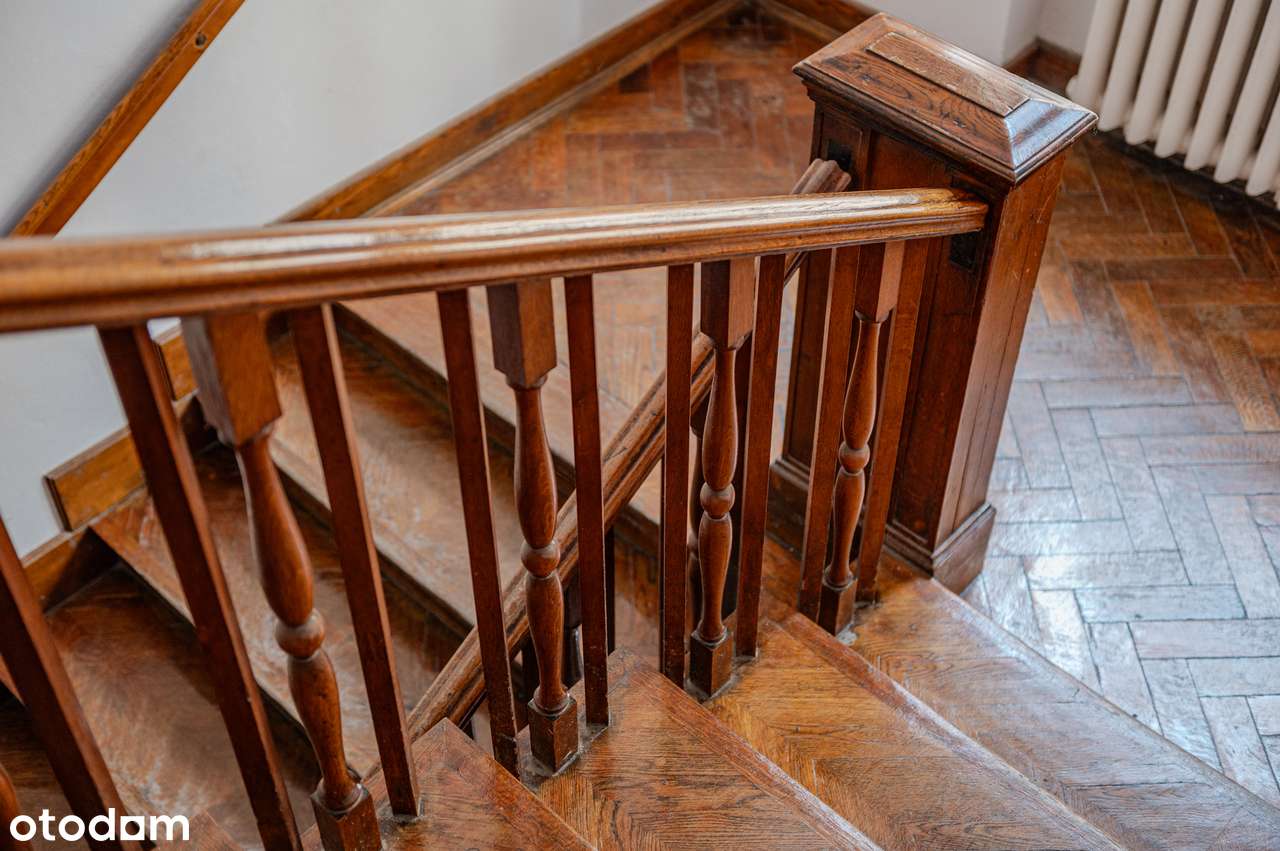 Przestronne mieszkanie ze sztukateriami w historycznej kamienicy-6