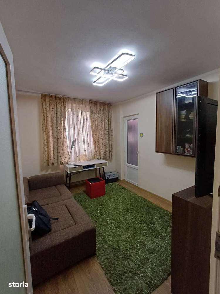 De vanzare apartament 4 camere etajul 1 loc de parcare Pret 75.000 e - Imagine principală: 2/8