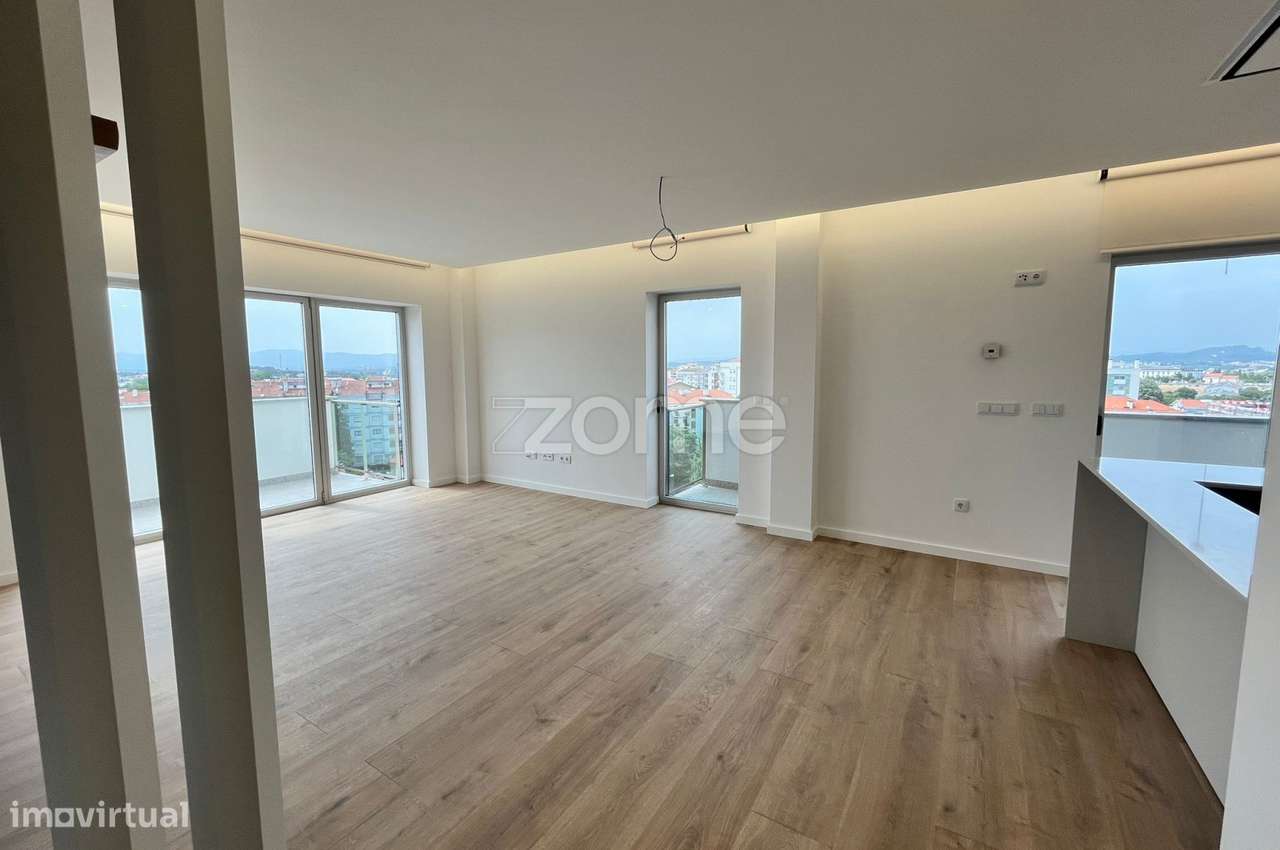 Apartamento Cobertura Duplex T2+1 Com Terraço - Junto Palácio do Ge... - Grande imagem: 1/59