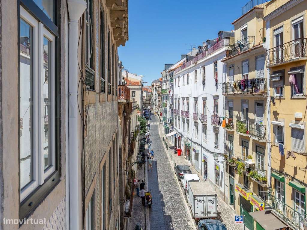 Conforto Urbano num T1 totalmente remodelado com varanda no coração...-32
