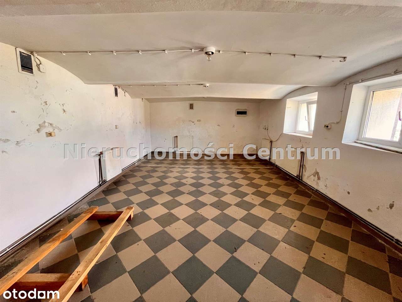 Budynek  120 m2 z garażem  w Dobromierzu obok Jeziora Dobromierskiego-1