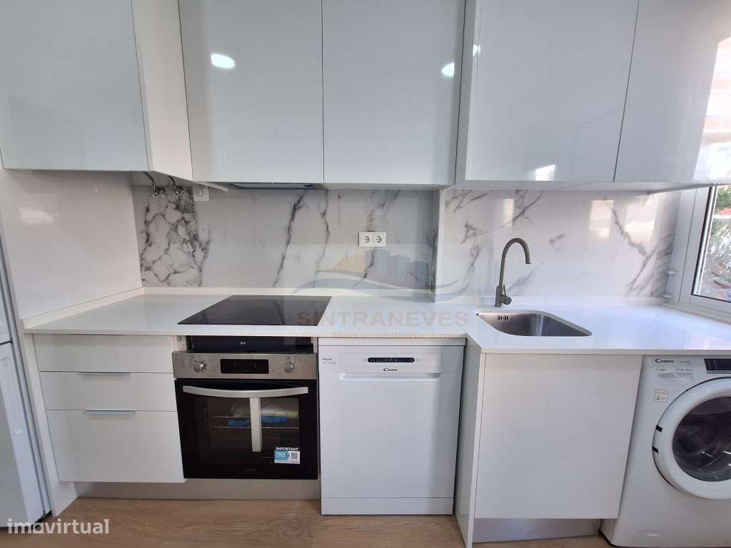 T2 com terraço, remodelação total, edifício e fracções como novos. - Grande imagem: 3/14