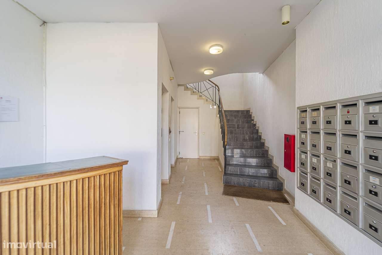 Apartamento T1 com Vista Mar – Arcadas do Estoril, Av. Aida-18