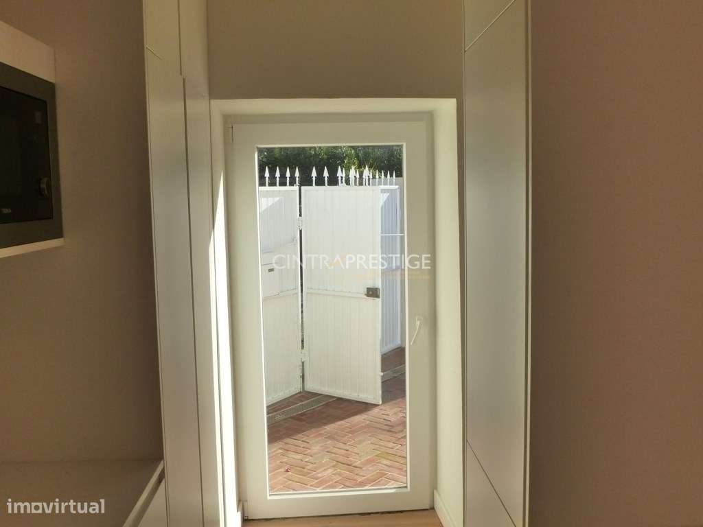 Moradia T2 totalmente recuperada em Almoçageme-24