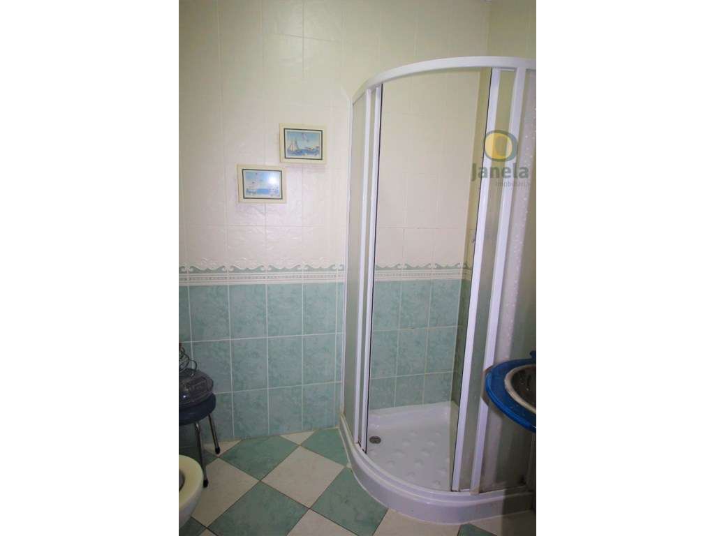 Apartamento T3 Figuras com 2 estacionamentos e terraço enorme - Grande imagem: 3/8