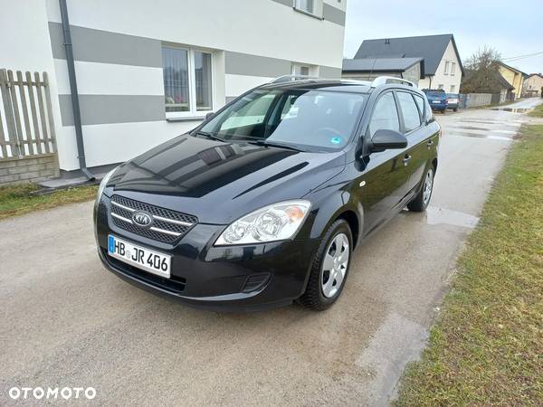 Kia Ceed - 11