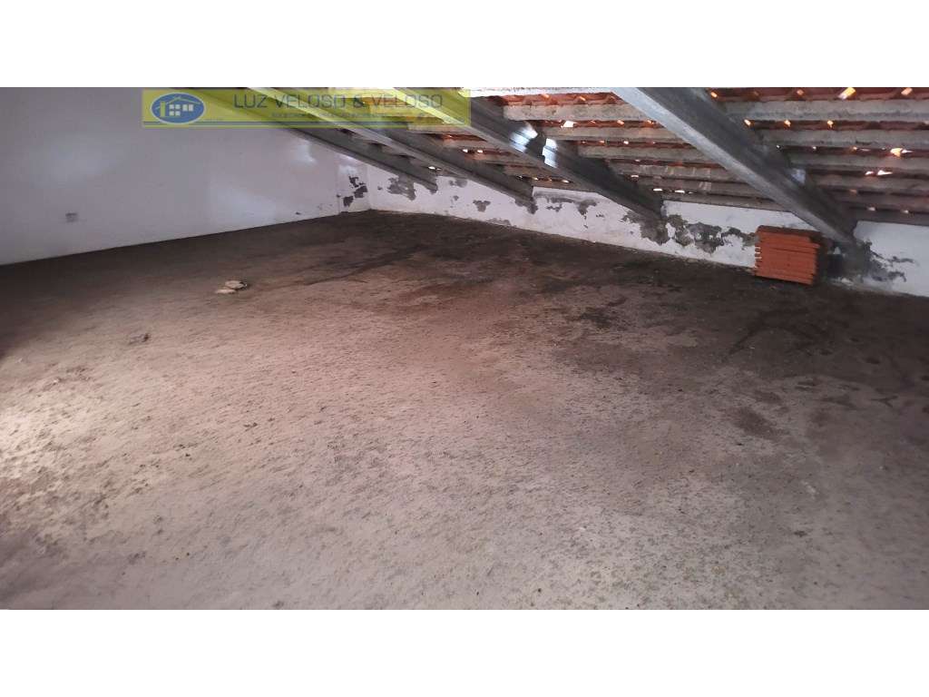 Prédio Urbano de R/C, 1º, 2º andares para Comércio em Cartaxo-44