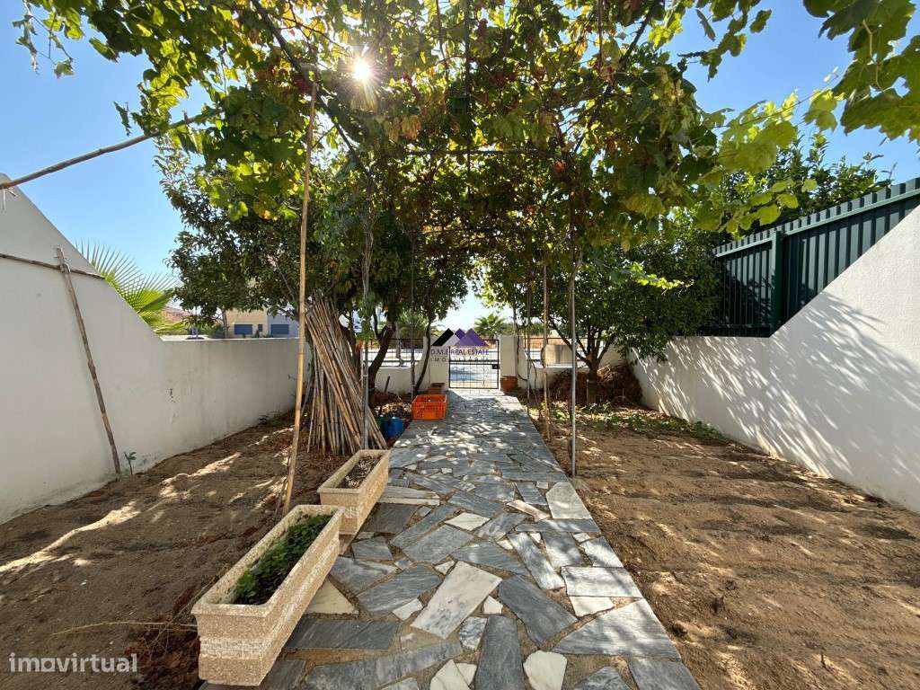 Moradia V3 com Estacionamento e Quintal-9