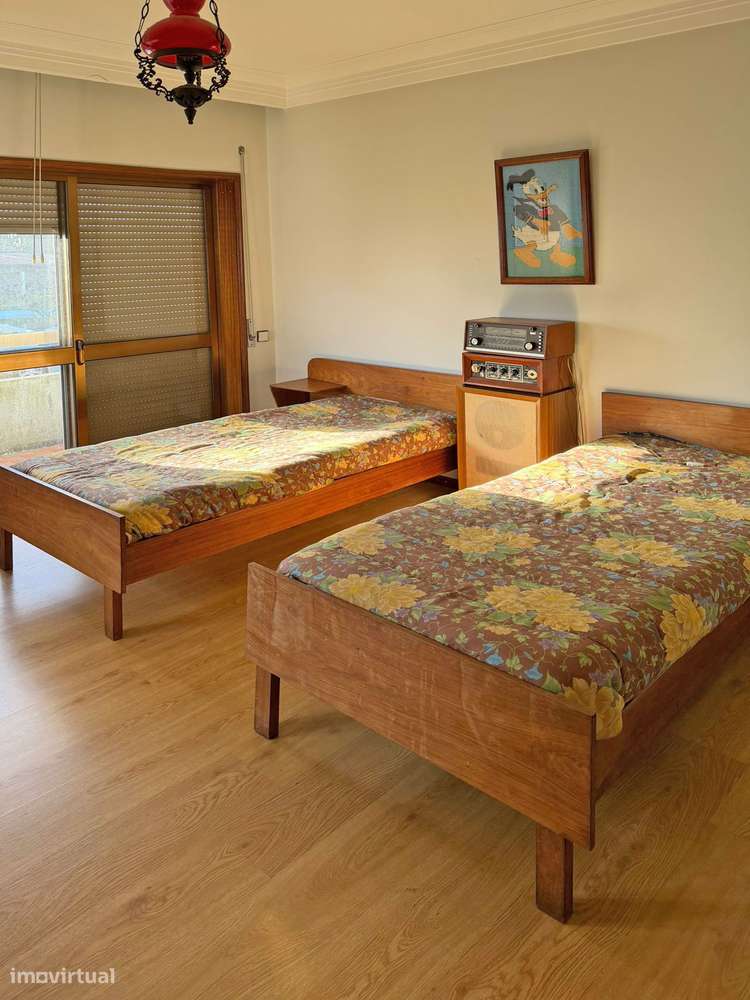 Moradia T4 de três frentes em Baguim do Monte - Exclusivo-18