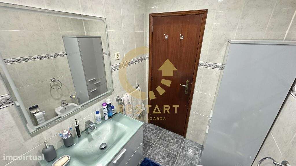 Apartamento T2 (Av da Carvalha - Rio Tinto)-10