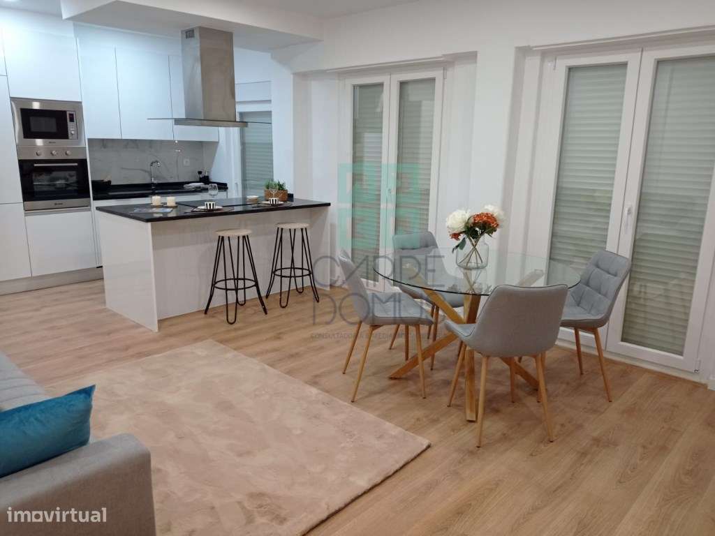Apartamento T3 Totalmente Renovado Na Avenida Do Uruguai Benfica