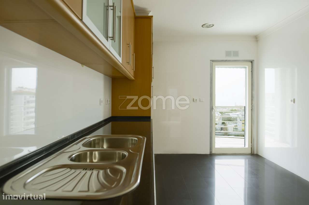 Apartamento T3 com varanda e vista de mar no L Towers em Paço de Ar... - Grande imagem: 2/22