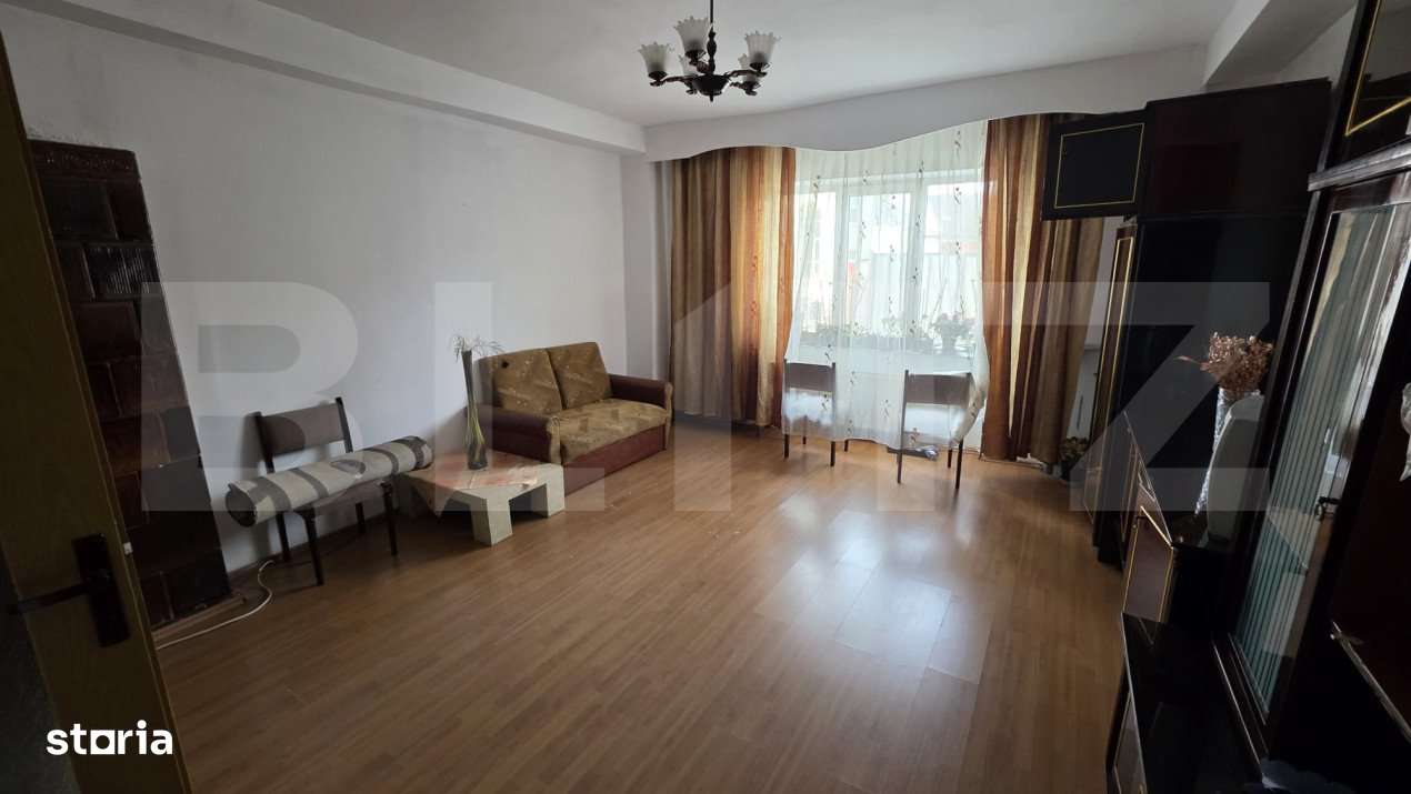 Casa de vanzare, cu 4 camere, 120 mp, teren de 1500 mp, zona centrala - Imagine principală: 1/19