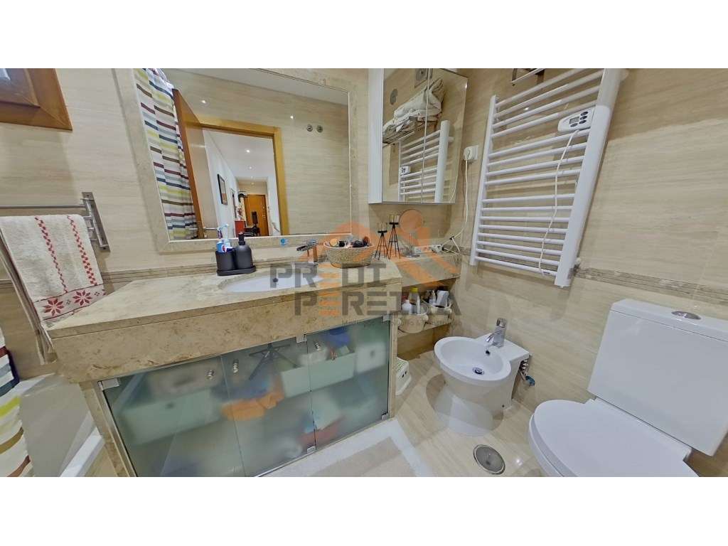 Situado na Urb. Jardim da Amoreira, Exclusivo T2 com vista desafoga...-10