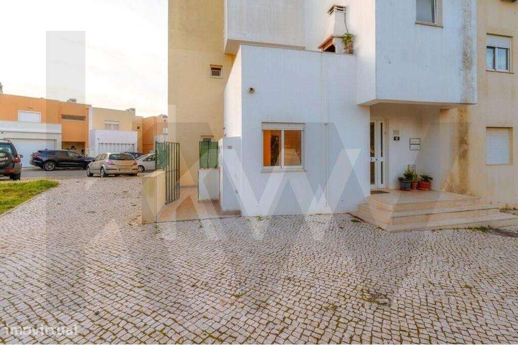 Apartamento T3 Duplex com Logradouro - Grande imagem: 3/42