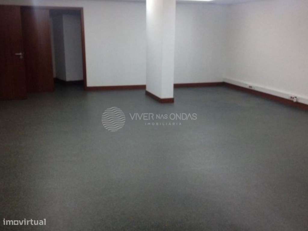 Escritório c/ 8 lugares de parqueamento, em Santa Marinha. - Grande imagem: 4/6