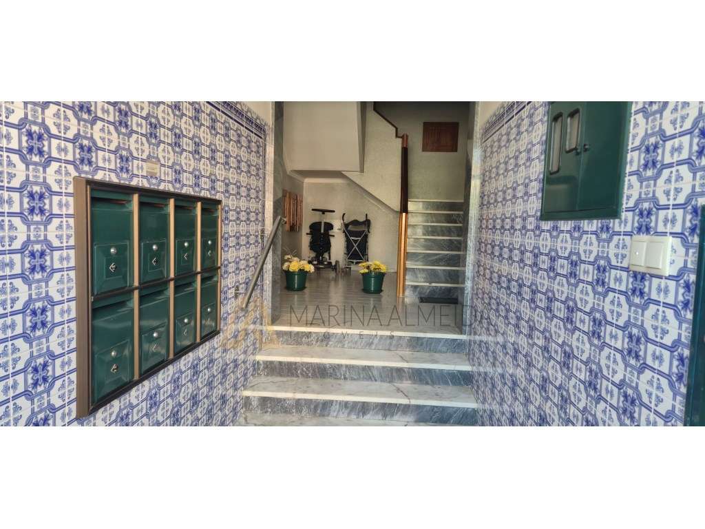 Apartamento t3 transformado em t2 com 2 varandas e arrecadação no c...-17