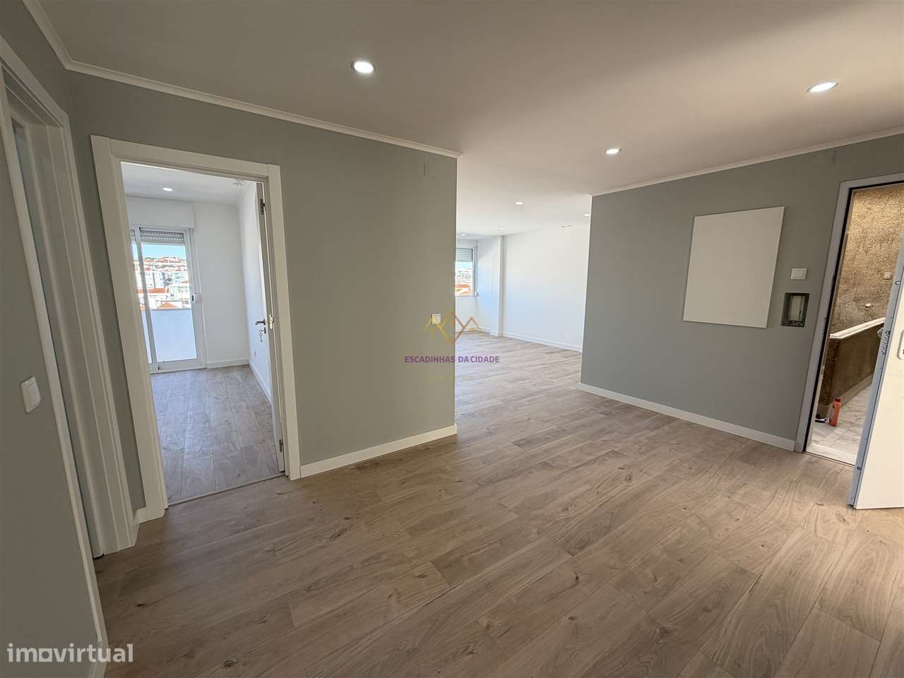 Excelente T4 Remodelado na Damaia em ótima rua - Grande imagem: 5/49