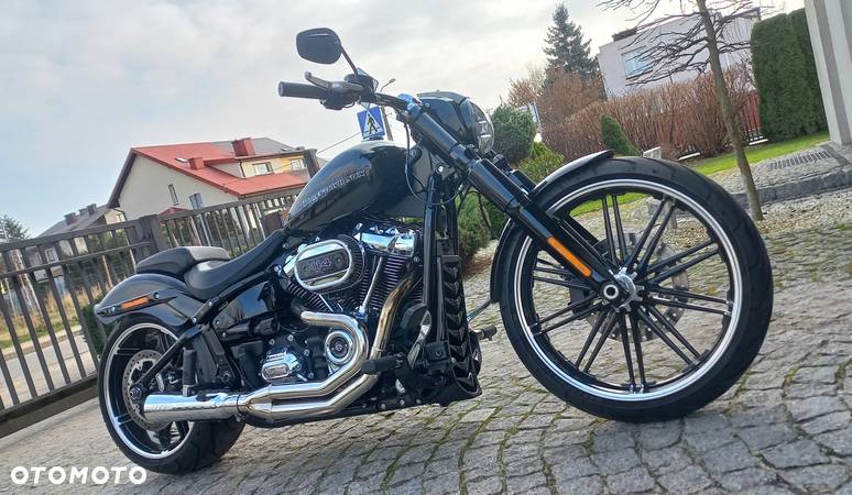 Harley-Davidson Softail Breakout - 9