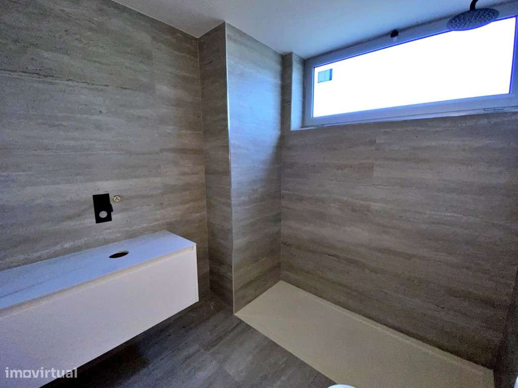 Moradia com elevador no centro da Trofa-17