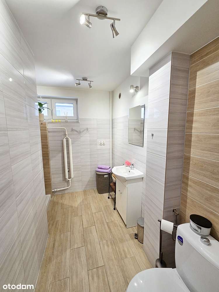 Z balkonem i budynkiem gospodarczym-10