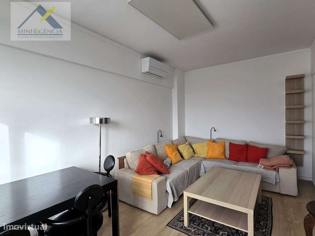 Apartamento T2 remodelado em Setúbal-7