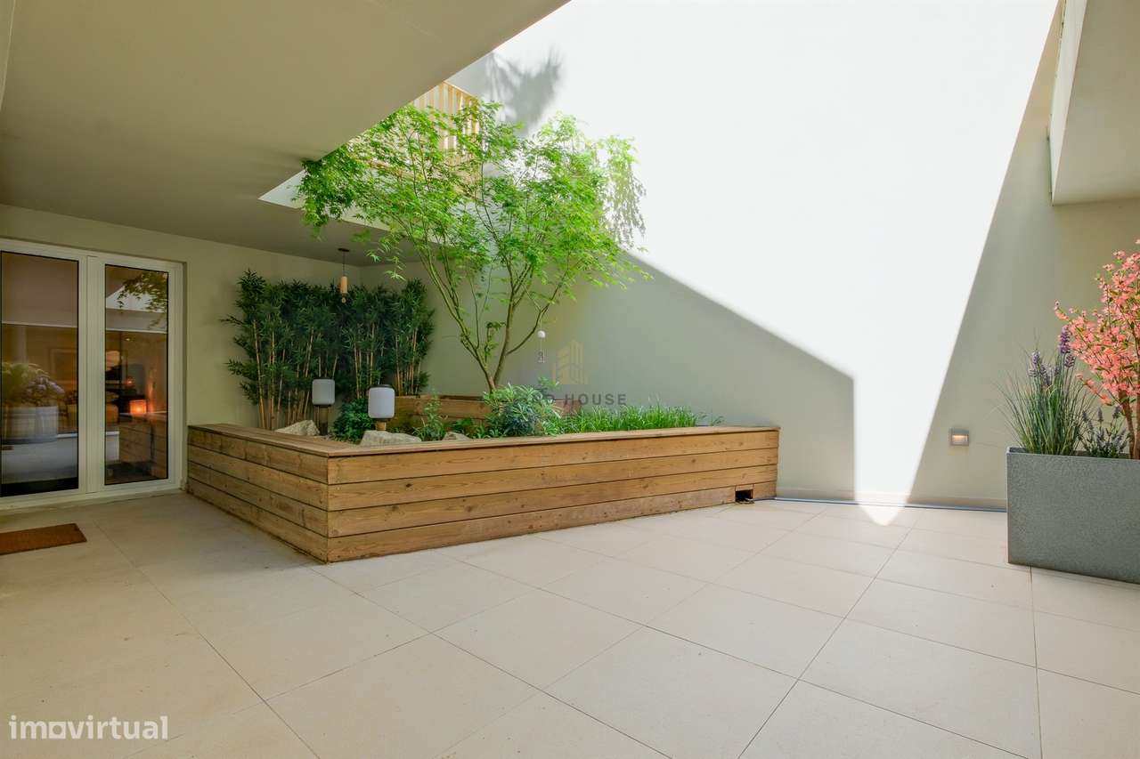 Apartamento T3 em condomínio privado, com terraços e garagem, no Prínc-29