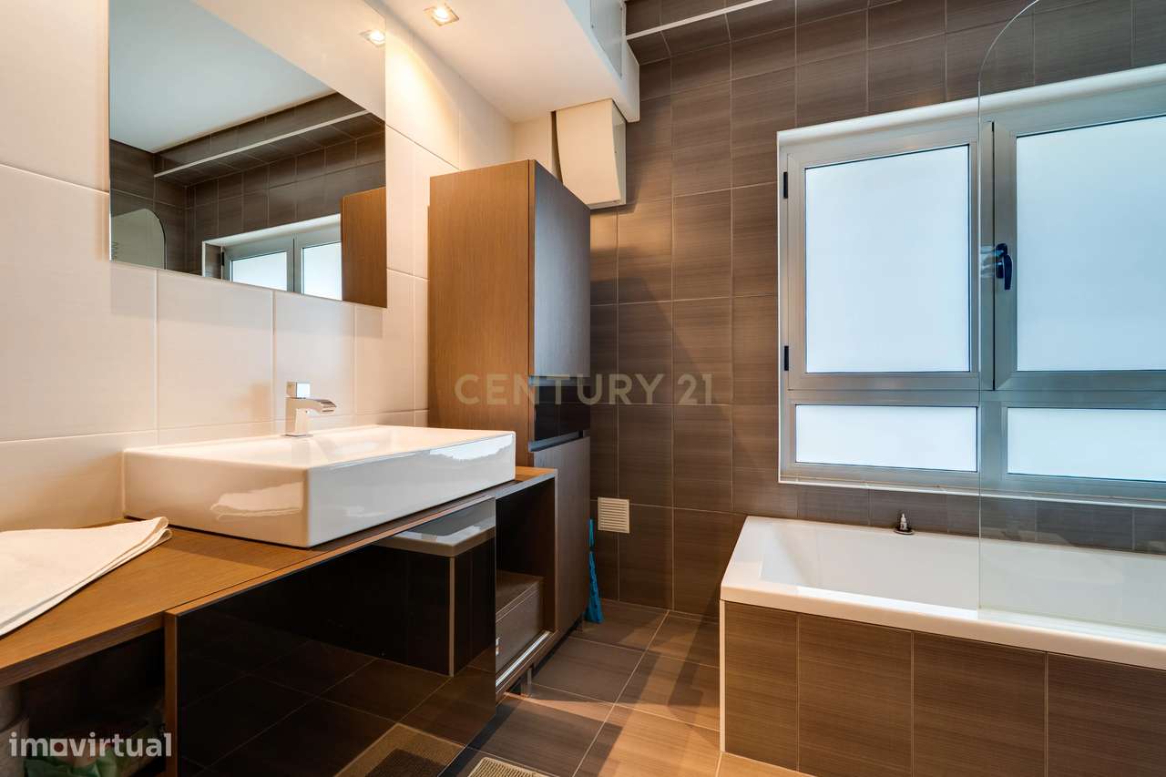 Moradia isolada moderna T3 com cave de 90 m2 em Mexilhoeira Grande, Po-13