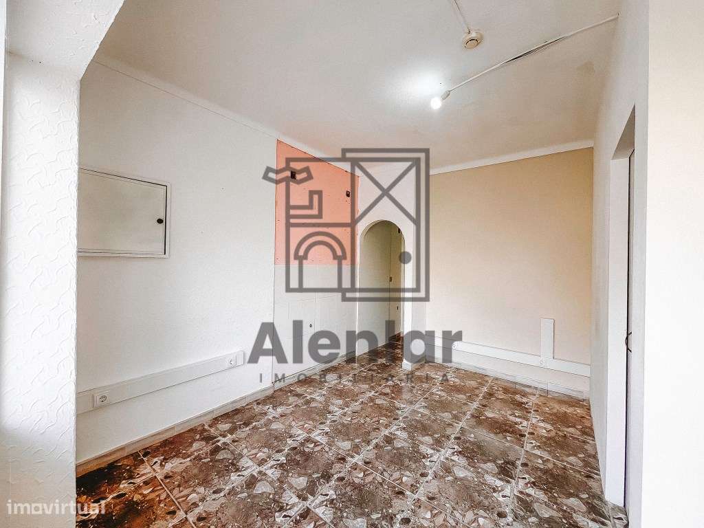 Loja perto das escolas em Alenquer - Grande imagem: 2/8