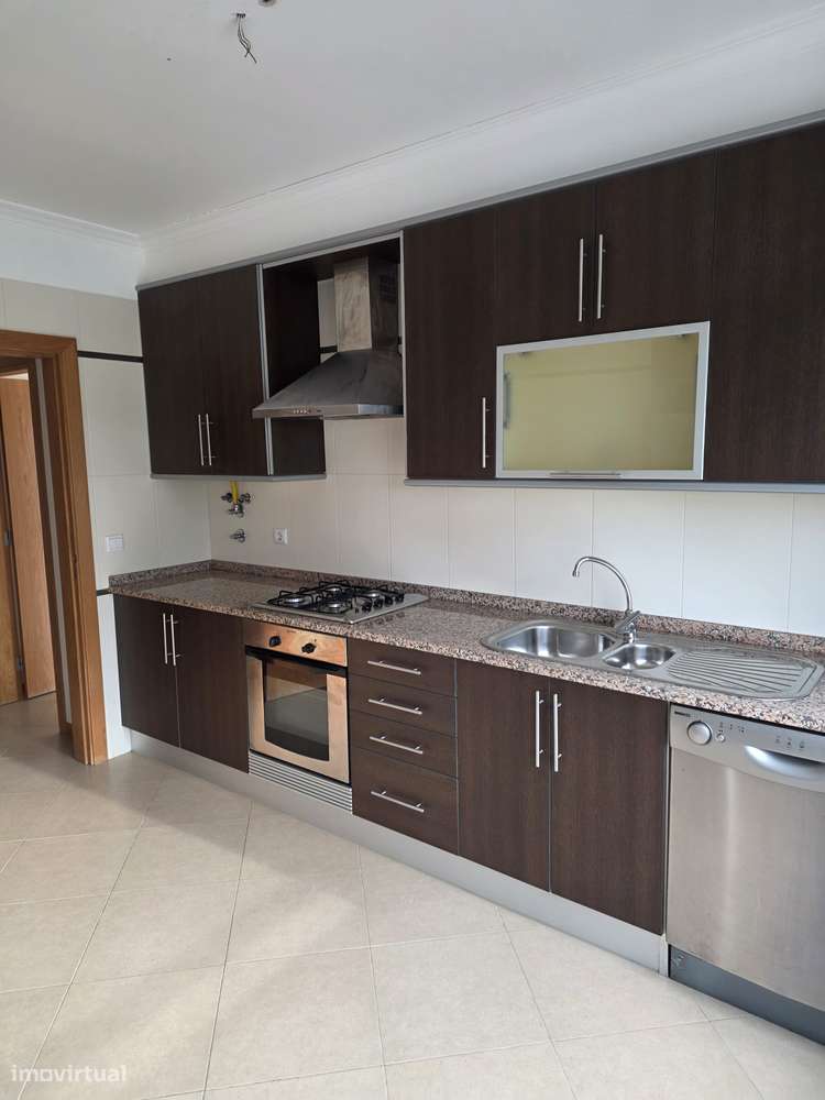 Apartamento T3 com terraço e garagem em Olhão - Grande imagem: 5/22