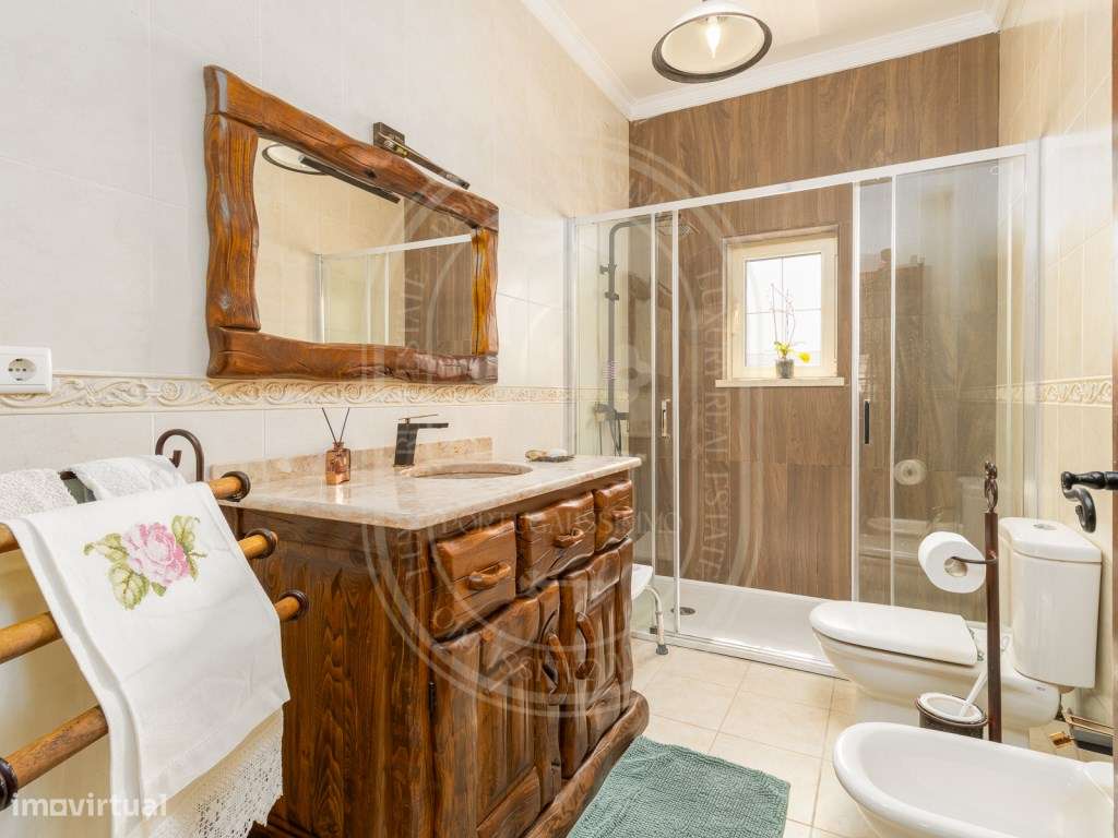 Moradia de Luxo T4+2, Remodelada, Mobilada, Piscina, Salão de Jogos...-25