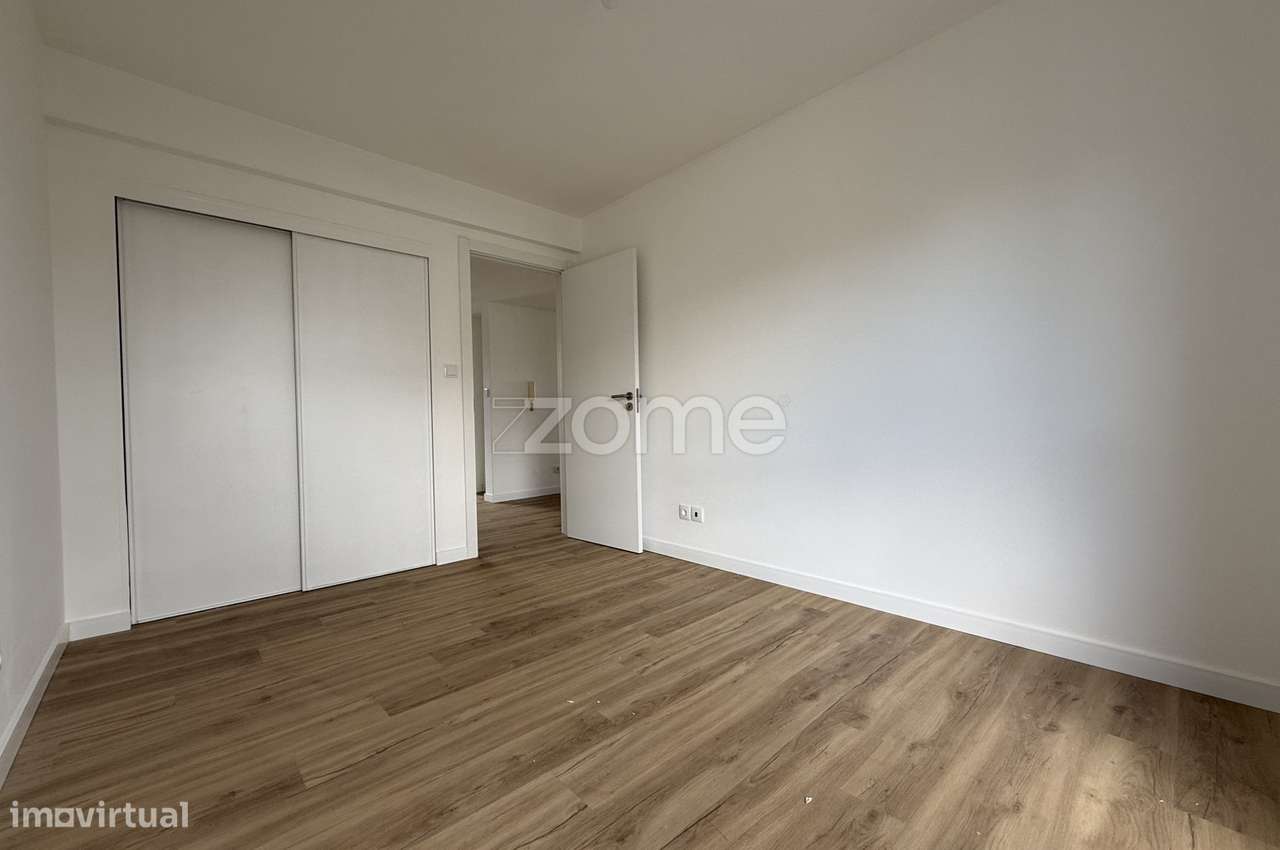 Apartamento T2 renovado no Paim.-17