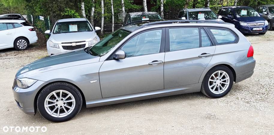 BMW Seria 3 320i Touring Edition Exclusive - 13