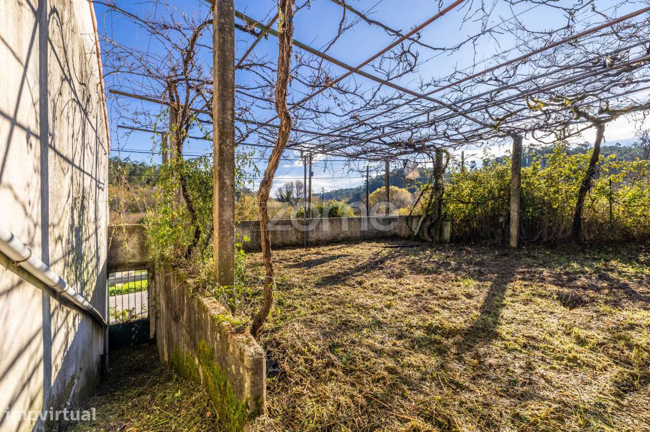 Moradia T1 para recuperar | Albergaria dos Doze-14