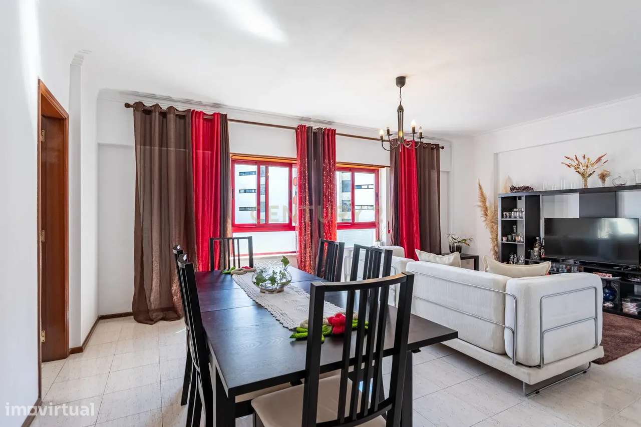 Excelente apartamento T2, com 2 elevadores em Loures.-0
