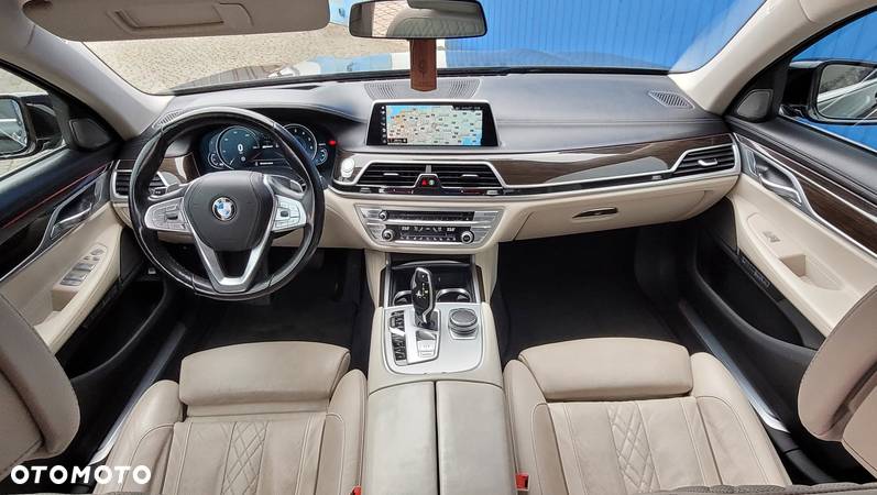 BMW Seria 7 740Le xDrive iPerformance - 13