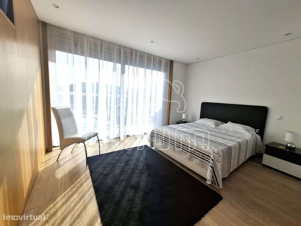 Fabulosa Moradia Geminada T3 com Jardim-5