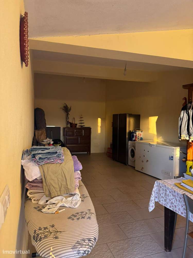 Moradia térrea T4 em pedra com 386m2 e terreno com 6.000m2, anexos.-36