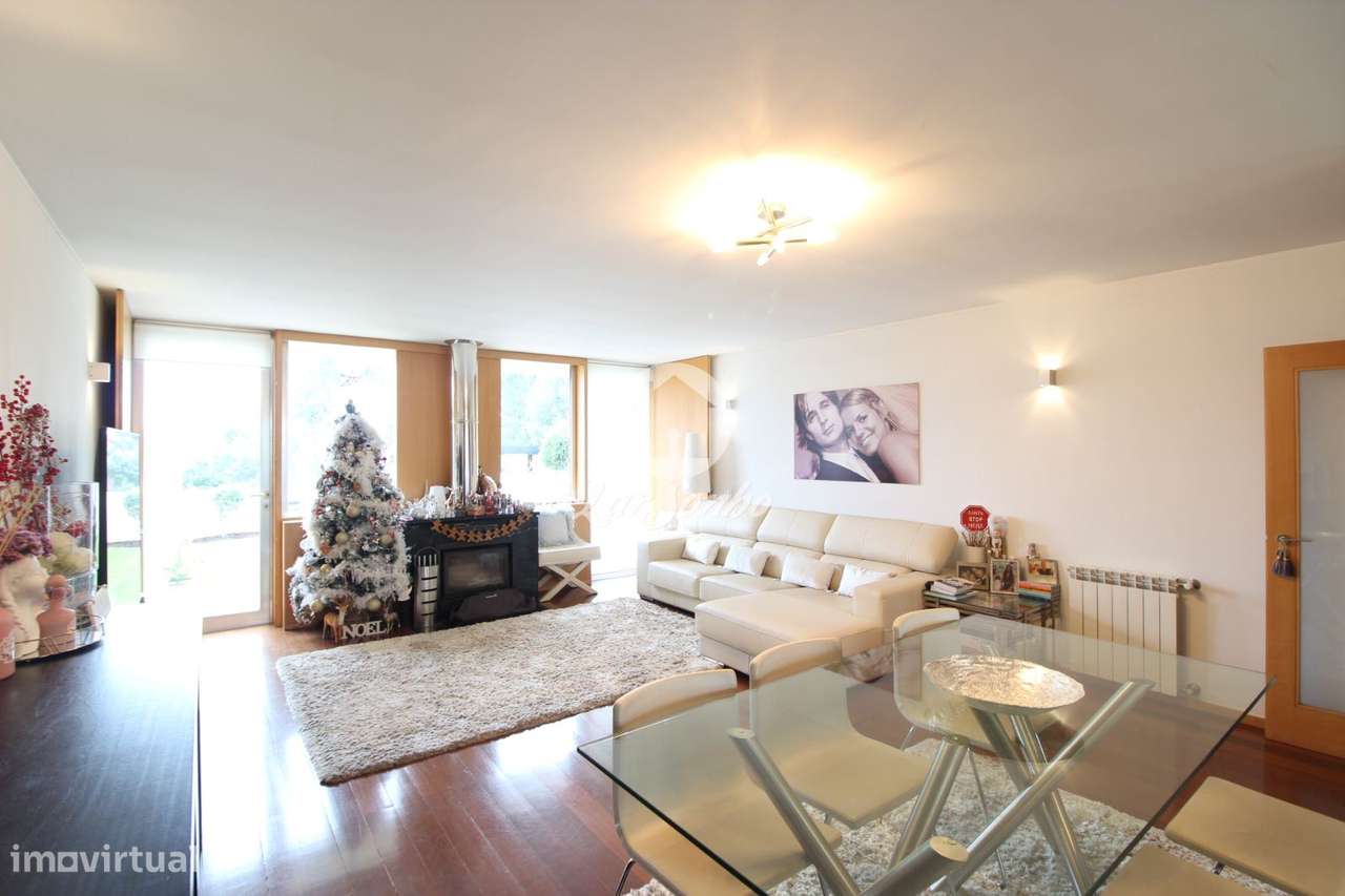 Moradia T4 em Condomínio Fechado com Piscina e Jardim e Garagem Fec... - Grande imagem: 5/29