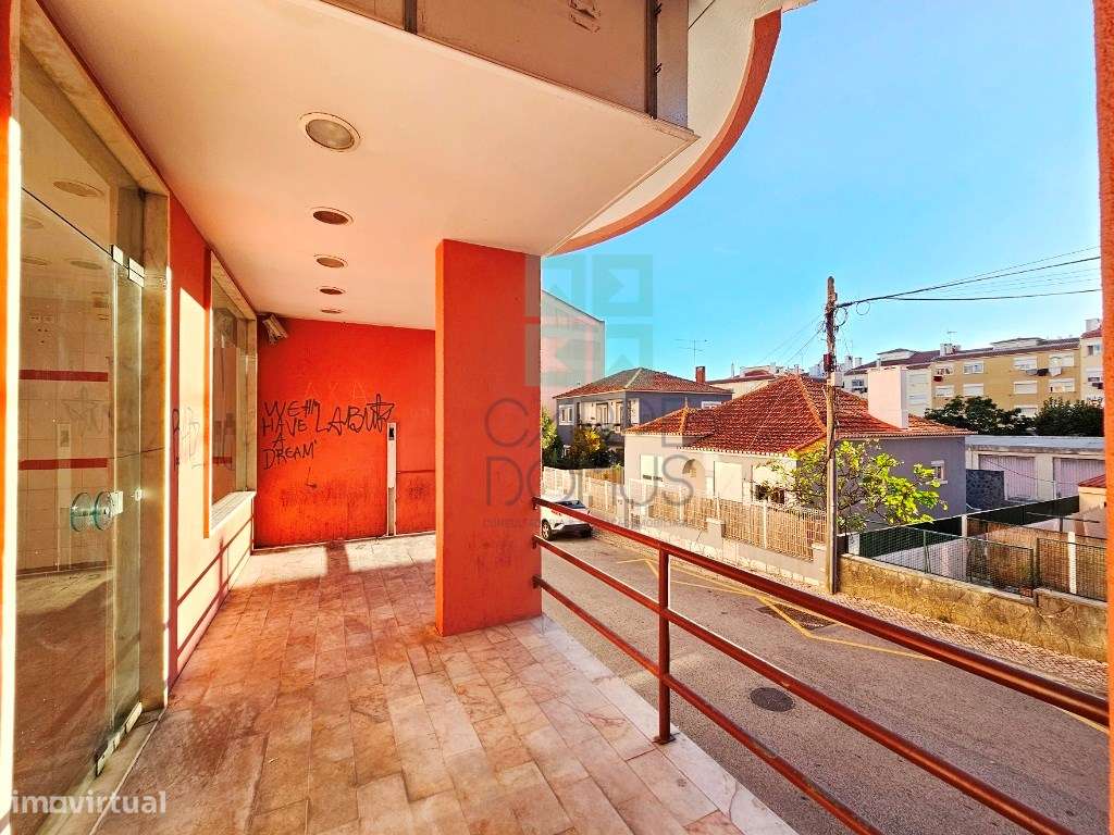 Loja comercial com 50m2, montra, zona movimentada, no Cacém, Sintra-9