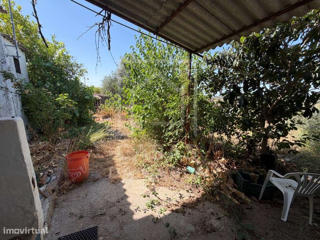 Moradia com espaço comercial com 657m2 em Albergaria dos Fusos-34