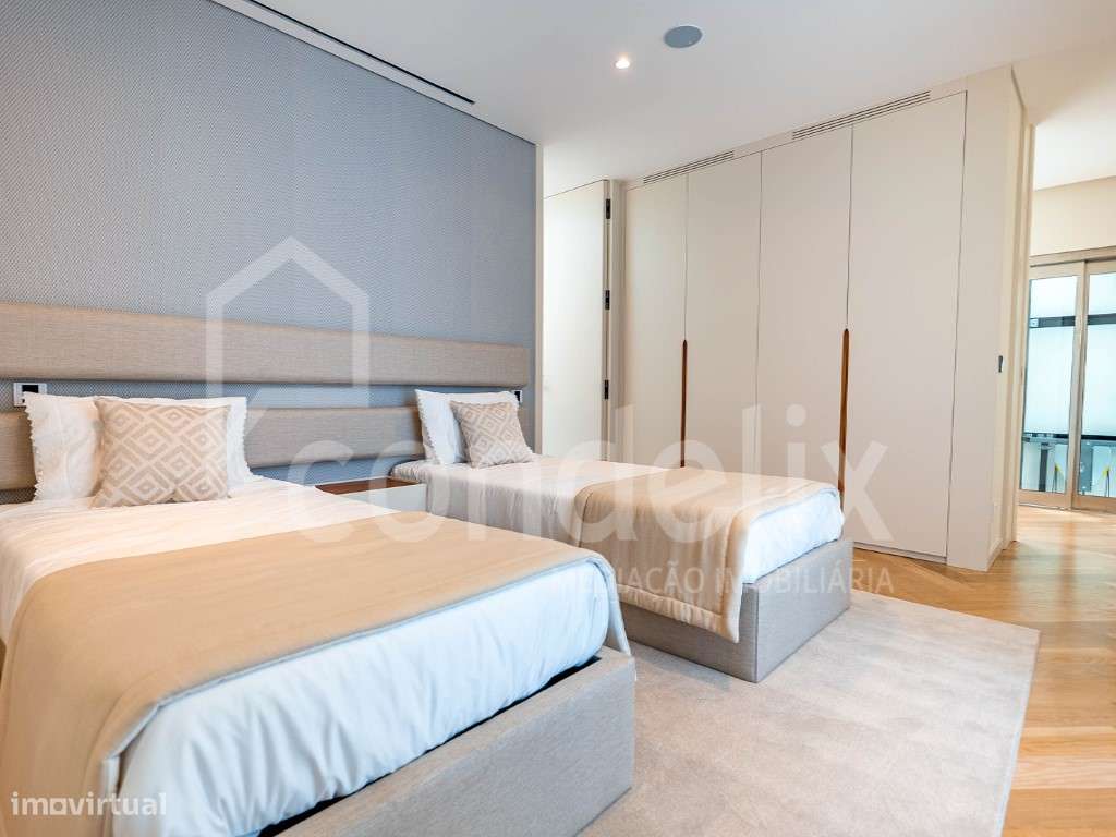 Moradia T5+1 nova com piscina em condomínio fechado de luxo no Estoril-27