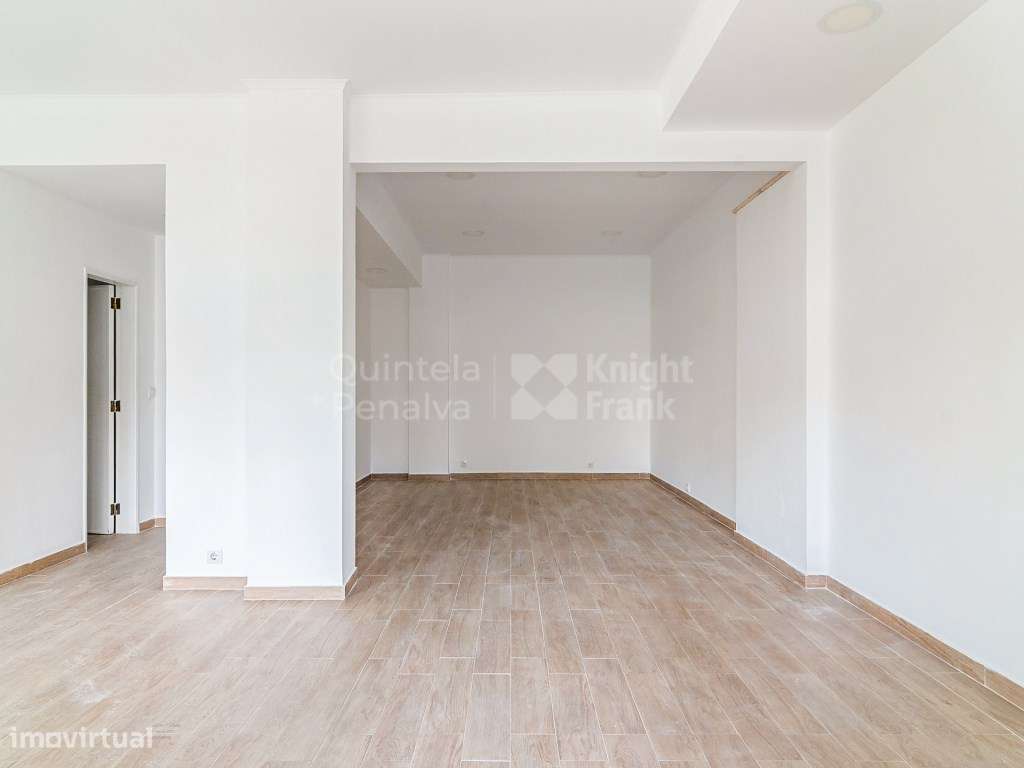 Loja com montra para a rua para arrendar em São João do Estoril - Grande imagem: 3/25