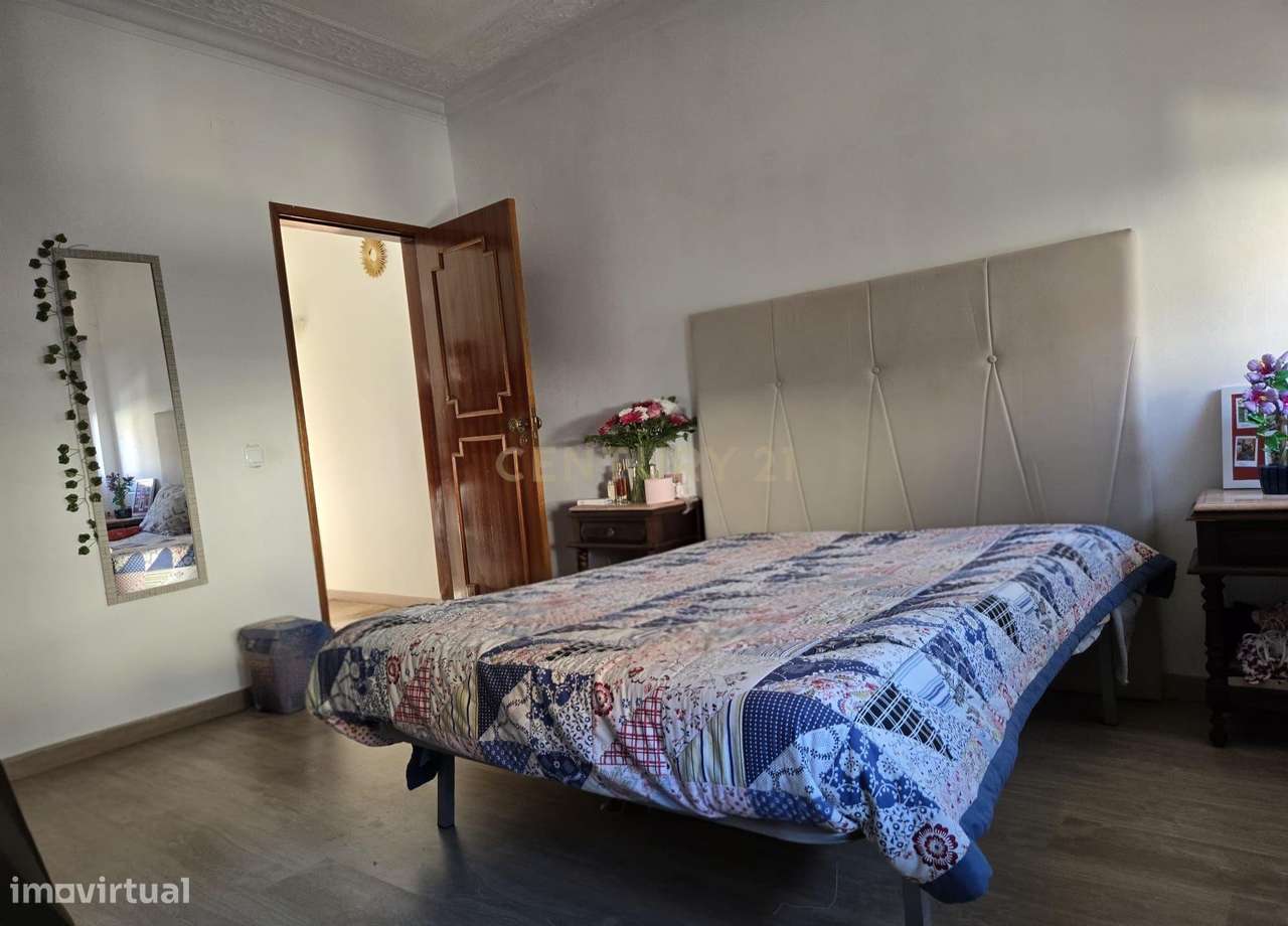 Moradia T4 pronta a habitar no centro de Alcains-12